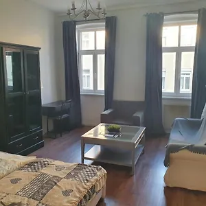 spacious-apartment-near-the-center.vienna-besthotels.com/