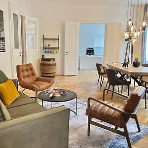 loft2becity-loft-for-8.vienna-besthotels.com/